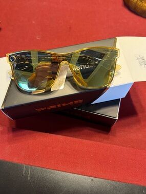 Blenders Sunglasses Travel Case Set in Black and Gold Box